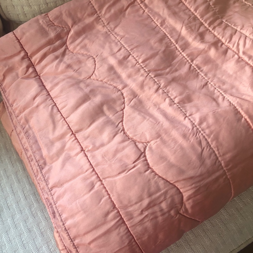 Vintage Peach Satin Coverlet Bedspread 68 x 78 - Picture 3 of 12